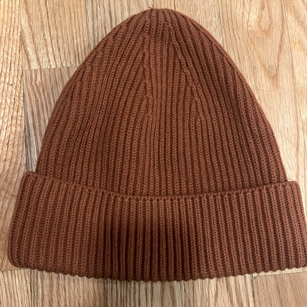 Two Paper Label beanies - Picture 5 of 7